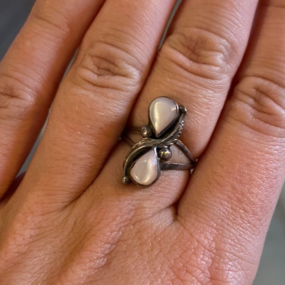 VINTAGE Multi-Stone Mother of Pearl Ring-Size 6.25